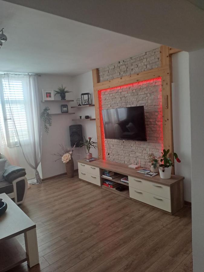 Appartement Apartman Nera à Ploce  Extérieur photo